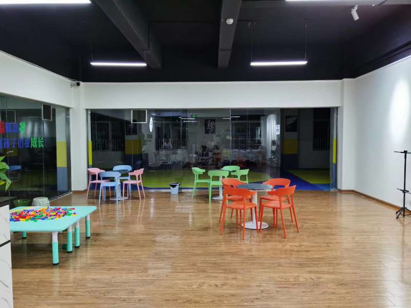 东街馆休息区(图1)