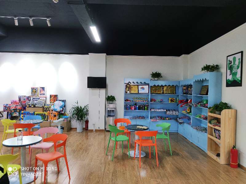 东街馆玩具墙一角(图1)