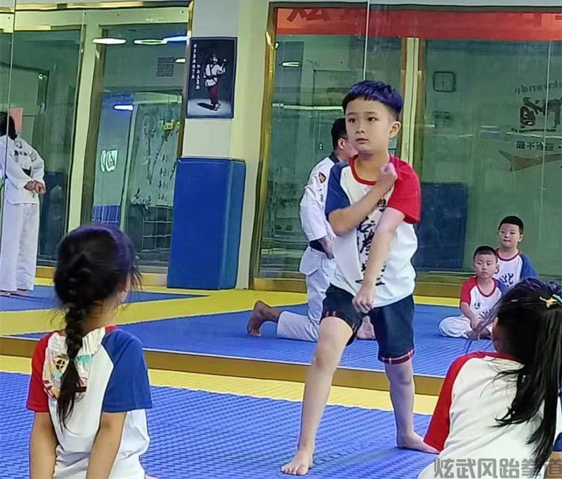 1-210605102QG95.jpg