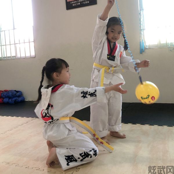 1-2205061U341337.jpg