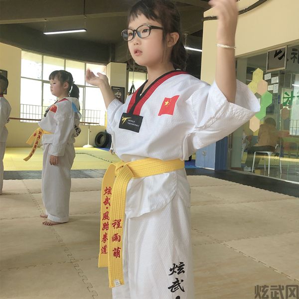 1-2205061U351J4.jpg
