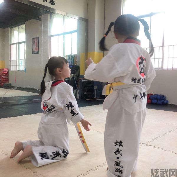 1-2205061U40Q62.jpg